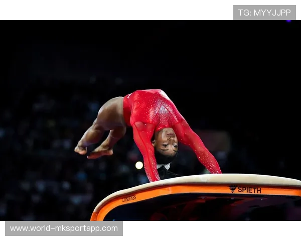 世界体操冠军跳马起跳高度逆天，摄影师吓到掉相机