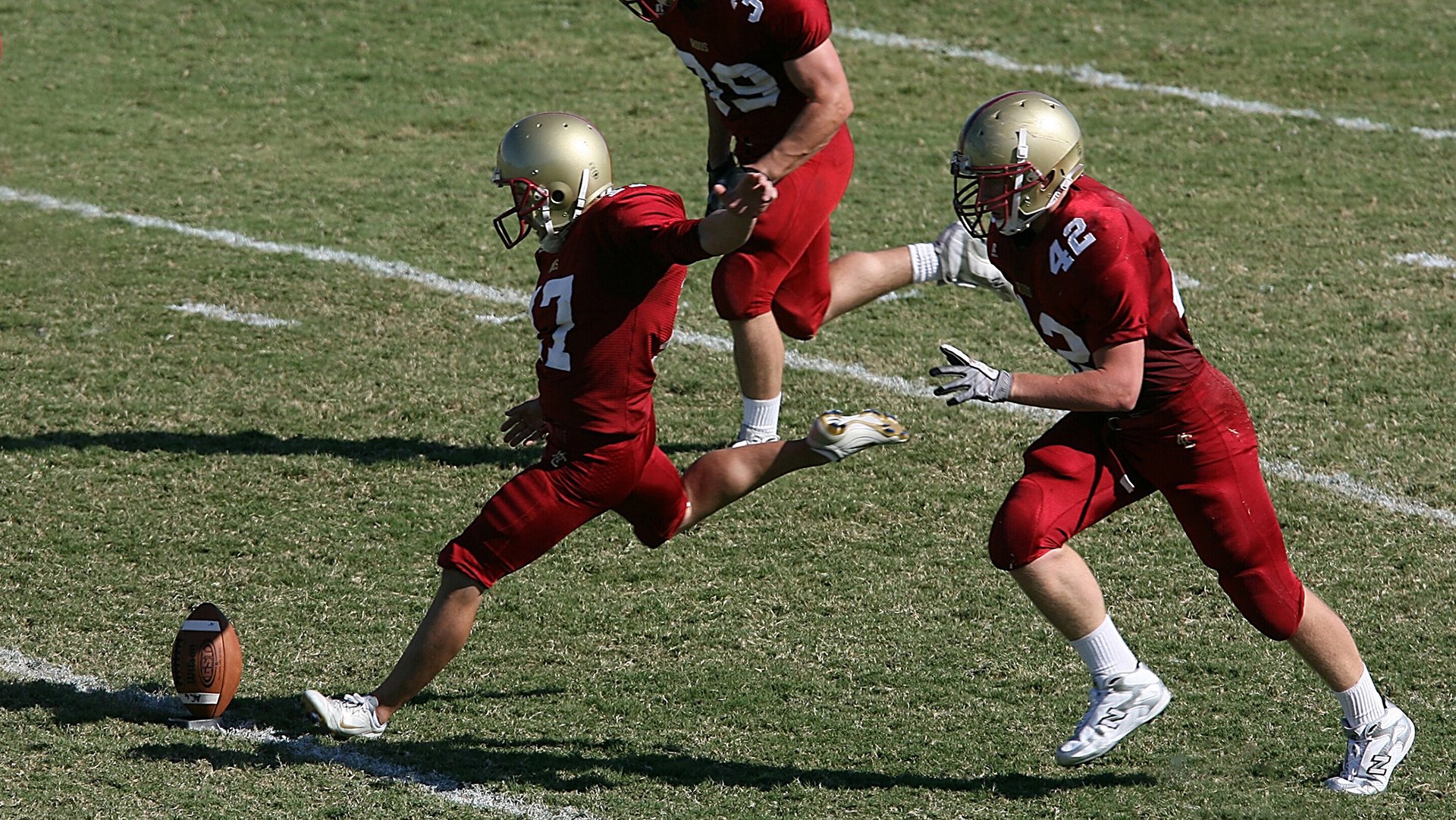 “冲刺时刻！武汉马拉松赛场谁能成就辉煌？”